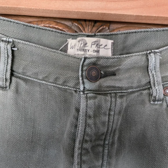Free People Sz 31- Loving Good Vibrations cutoff shorts - Picture 3 of 10